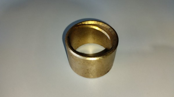 Втулка промежуточного вала КПП — 1