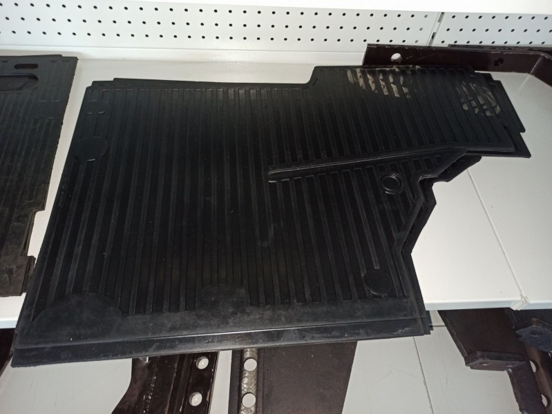 Коврик левый МТЗ-80/1221 — 1