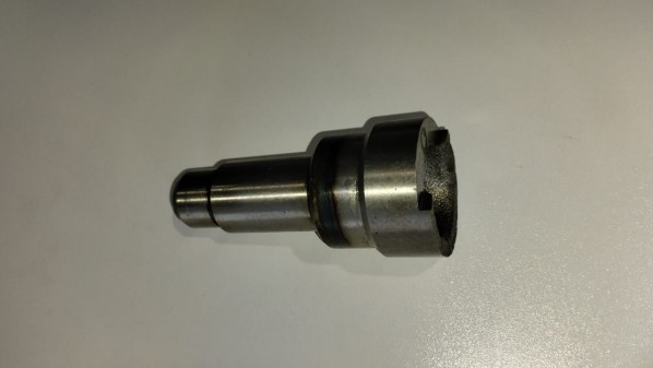 Ось шестерни заднего хода — 1