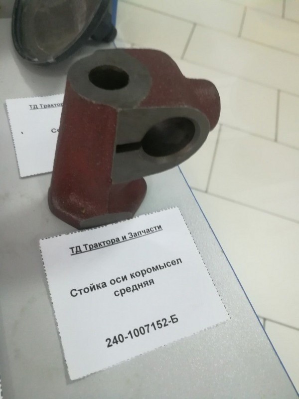 Стойка оси коромысел средняя — 2