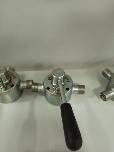 Кран гидравлический 3-х ходовой, м20х1,5 (нар.резьба) МИАС сталь.