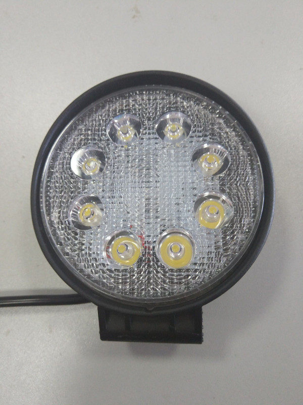 Фара светодиодная CH007 24W 8 диодов по 3W (габаритные размеры 115*130*50мм) — 1