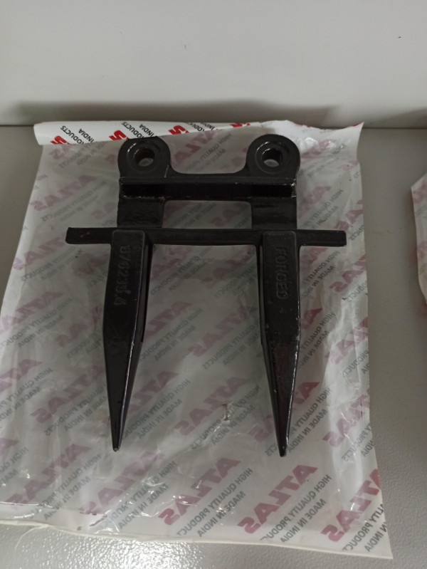 Палец двойной противорежущий LATOSSA 626295/648407/648406(676235.3)КЛААС — 1